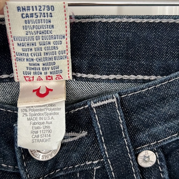 NWOT True Religion straight cut dark blue jeans. - Picture 4 of 8